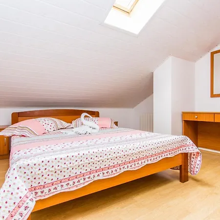 Lavanda 4 아파트 니바이스