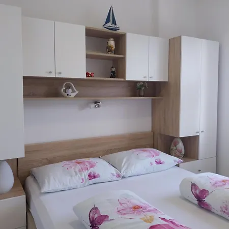 Lavanda 4 Apartment *