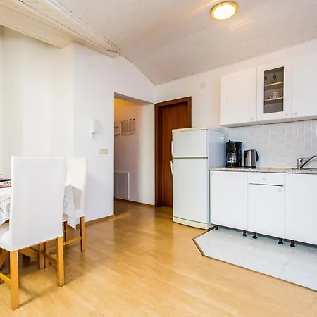 Lavanda 4 公寓 奈维斯